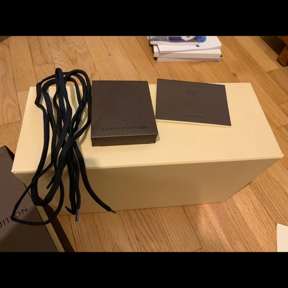 Louis Vuitton - Picture 7 of 7